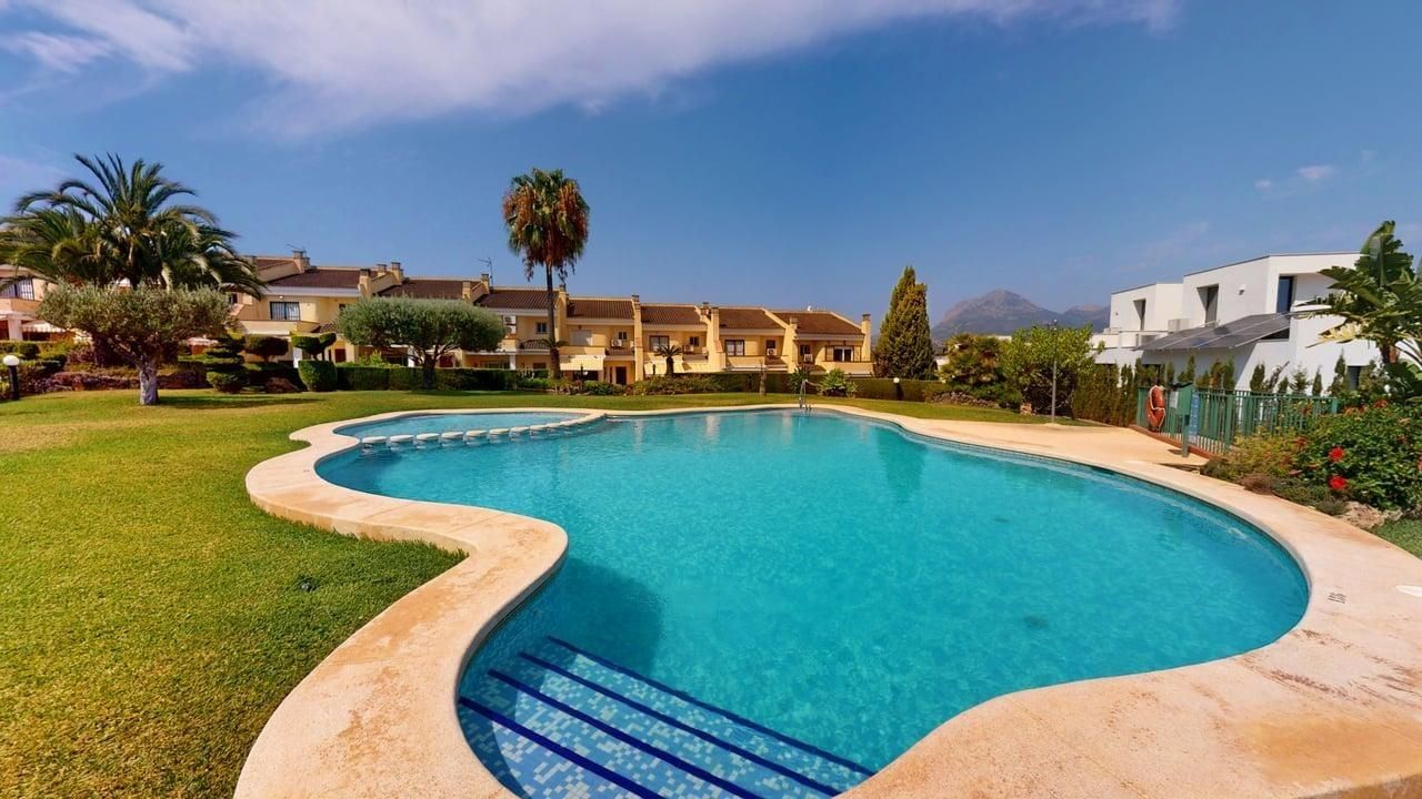 Piscina de Casa adosada de lloguer en L'Alfàs del Pi amb Aire condicionat, Calefacció i Jardí privat