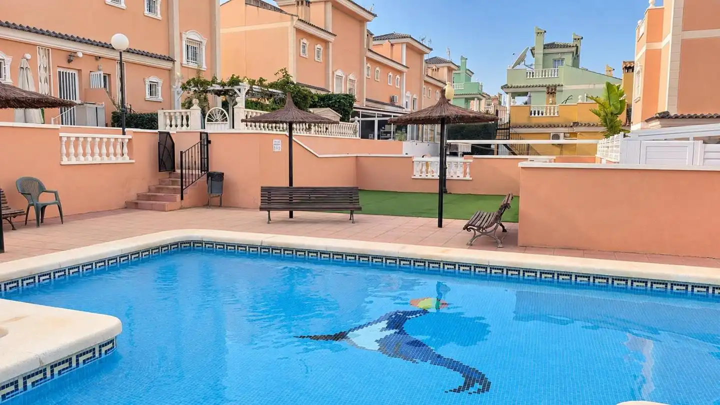 Casa bifamiliare con piscina in vendita a Avenida de Finlandia, imagen 30