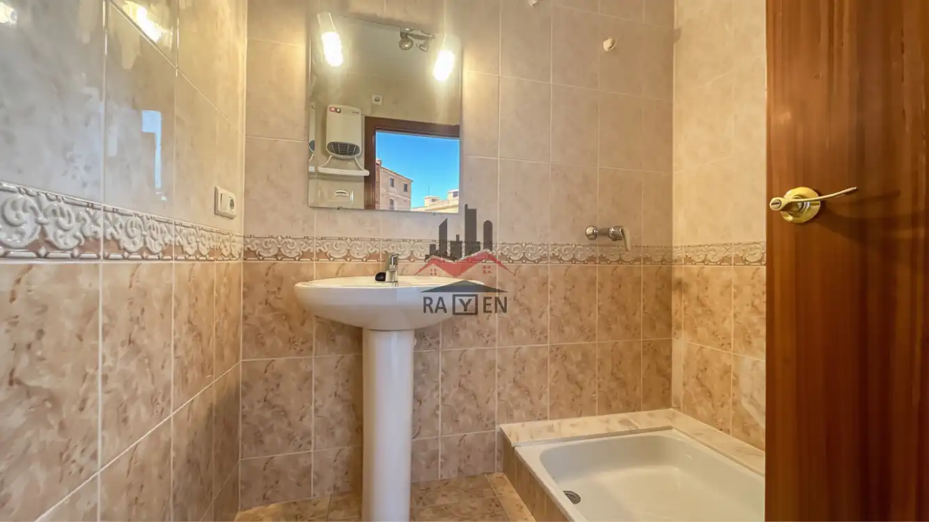Baño de Casa adosada en venta en Figueres con Calefacción