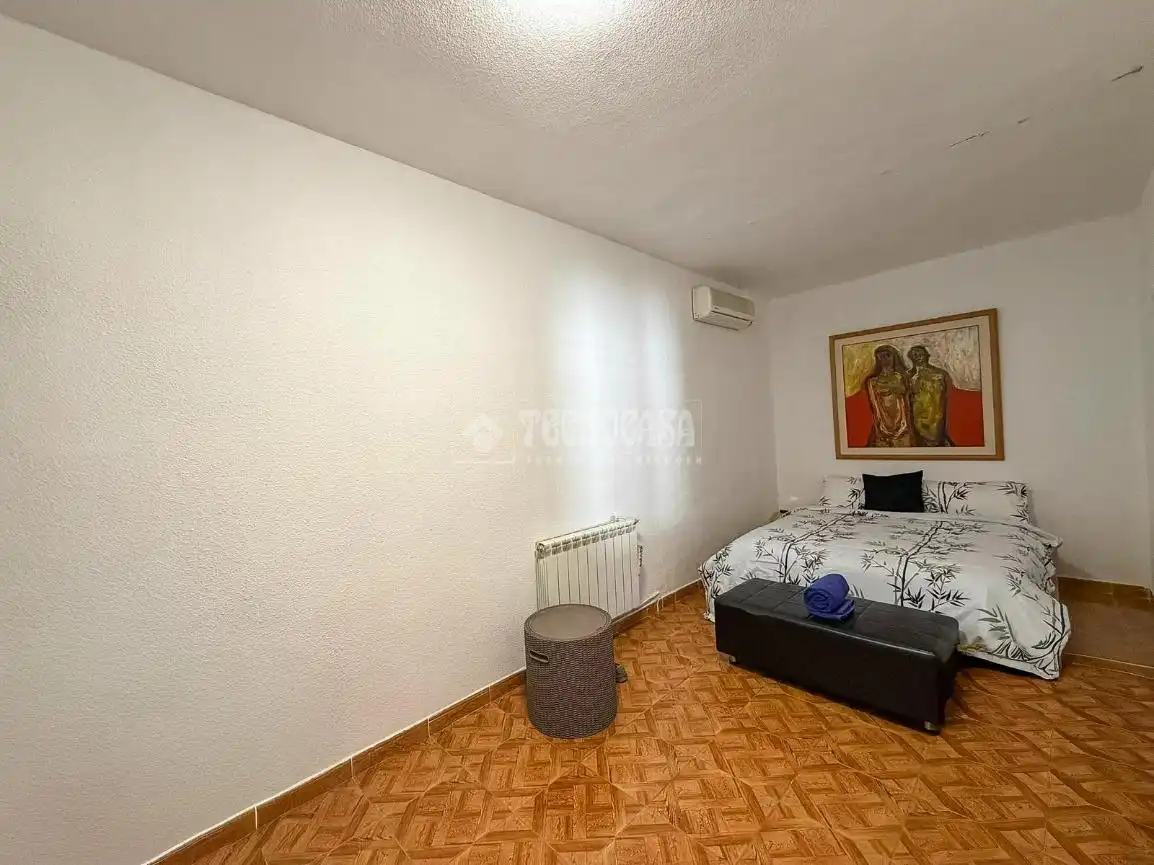Dormitori de Casa o xalet en venda en Villa del Prado amb Aire condicionat i Piscina