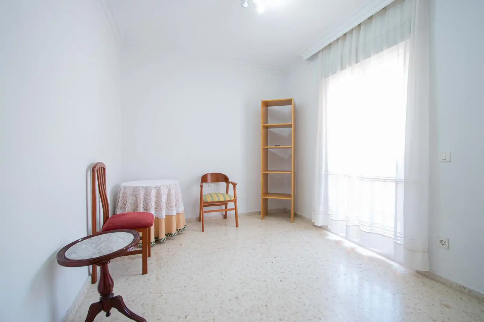 Schlafzimmer von Einfamilien-Reihenhaus zum Verkauf in Sevilla mit Klimaanlage und Heizung