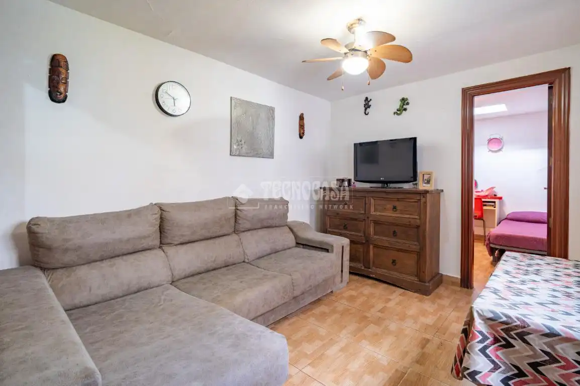 Sala d'estar de Casa adosada en venda en Órgiva amb Aire condicionat, Terrassa i Moblat