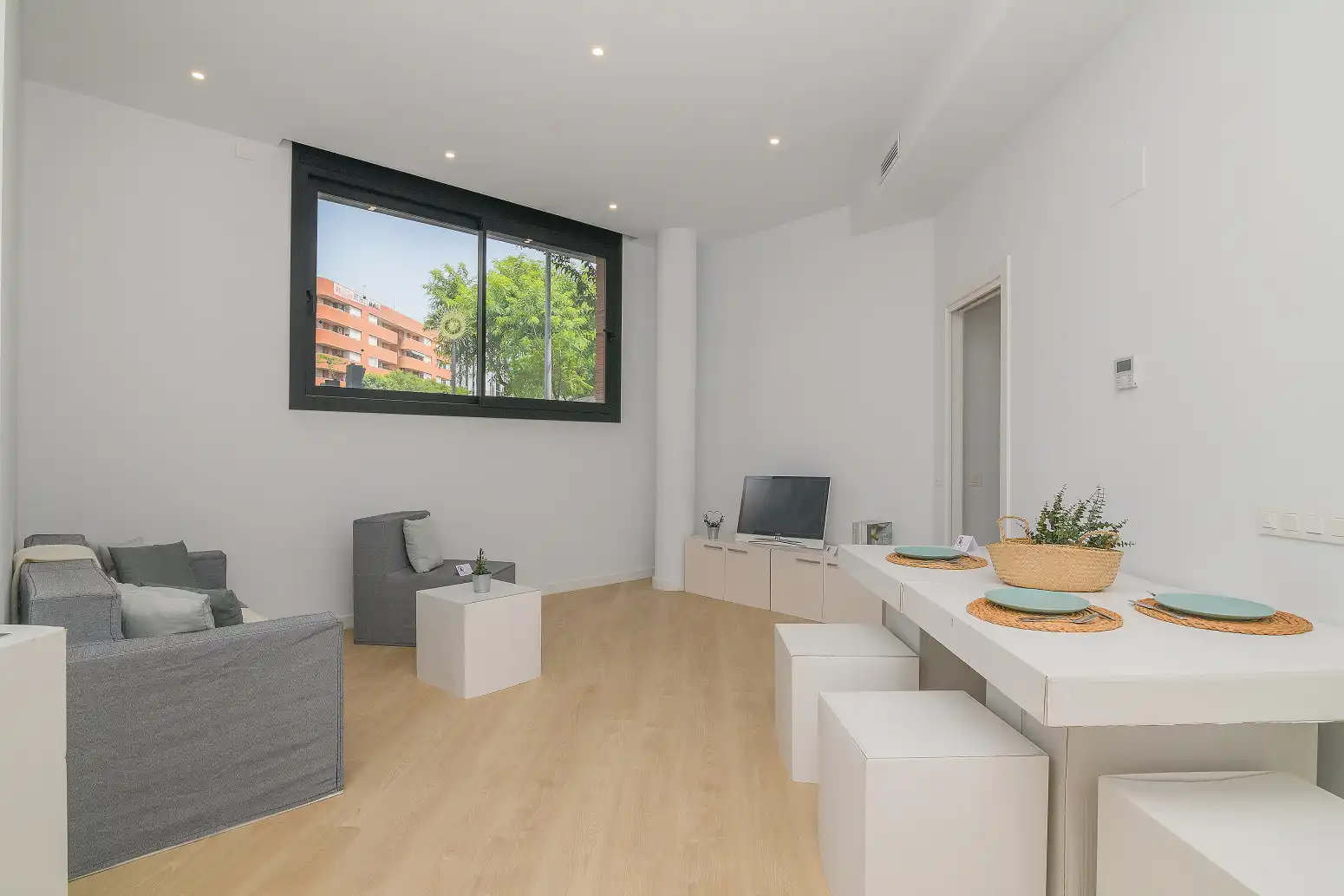 Sala d'estar de Pis en venda en Cornellà de Llobregat amb Calefacció, Parquet i Terrassa