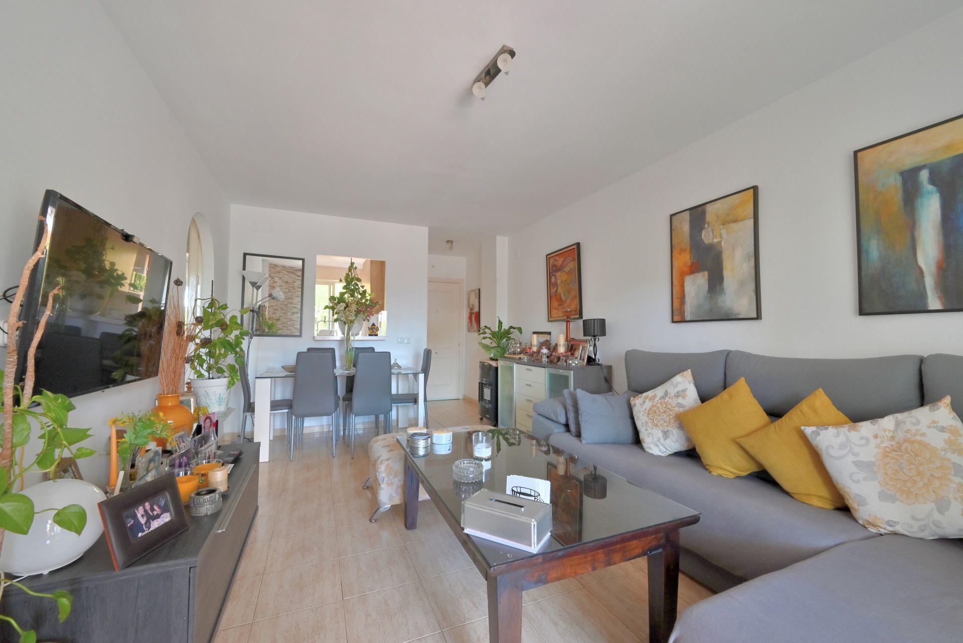 Living room of Apartment for sale in Mijas  with Terrace, Swimming Pool and Furnished