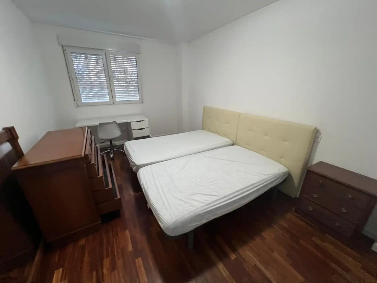Habitación de Piso de alquiler en Gijón  con Calefacción, Parquet y Amueblado