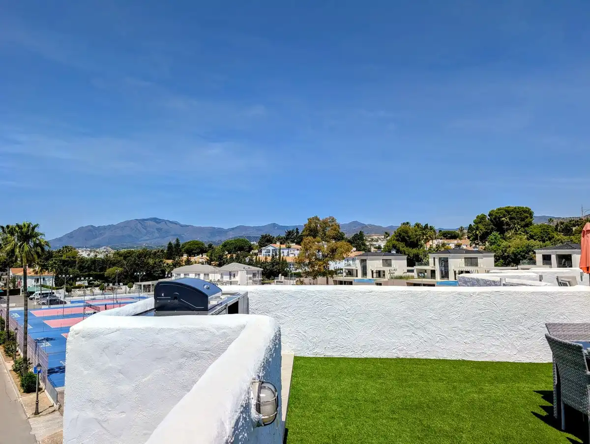 Vista exterior de Ático en venta en Estepona con Aire acondicionado y Terraza