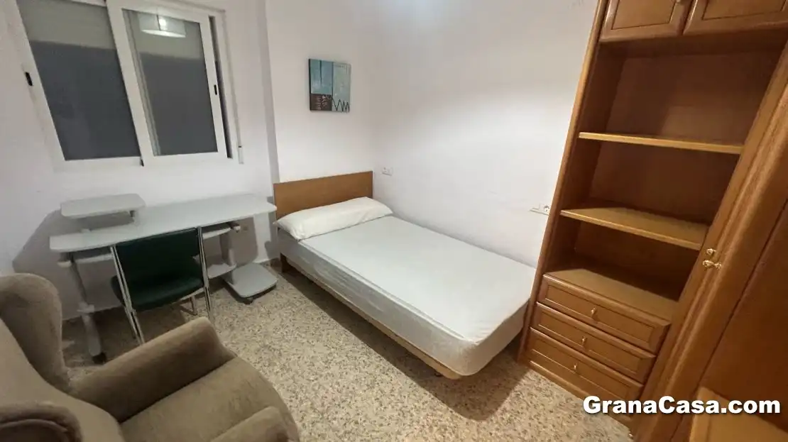 Dormitori de Pis de lloguer en Granada amb Aire condicionat, Calefacció i Moblat