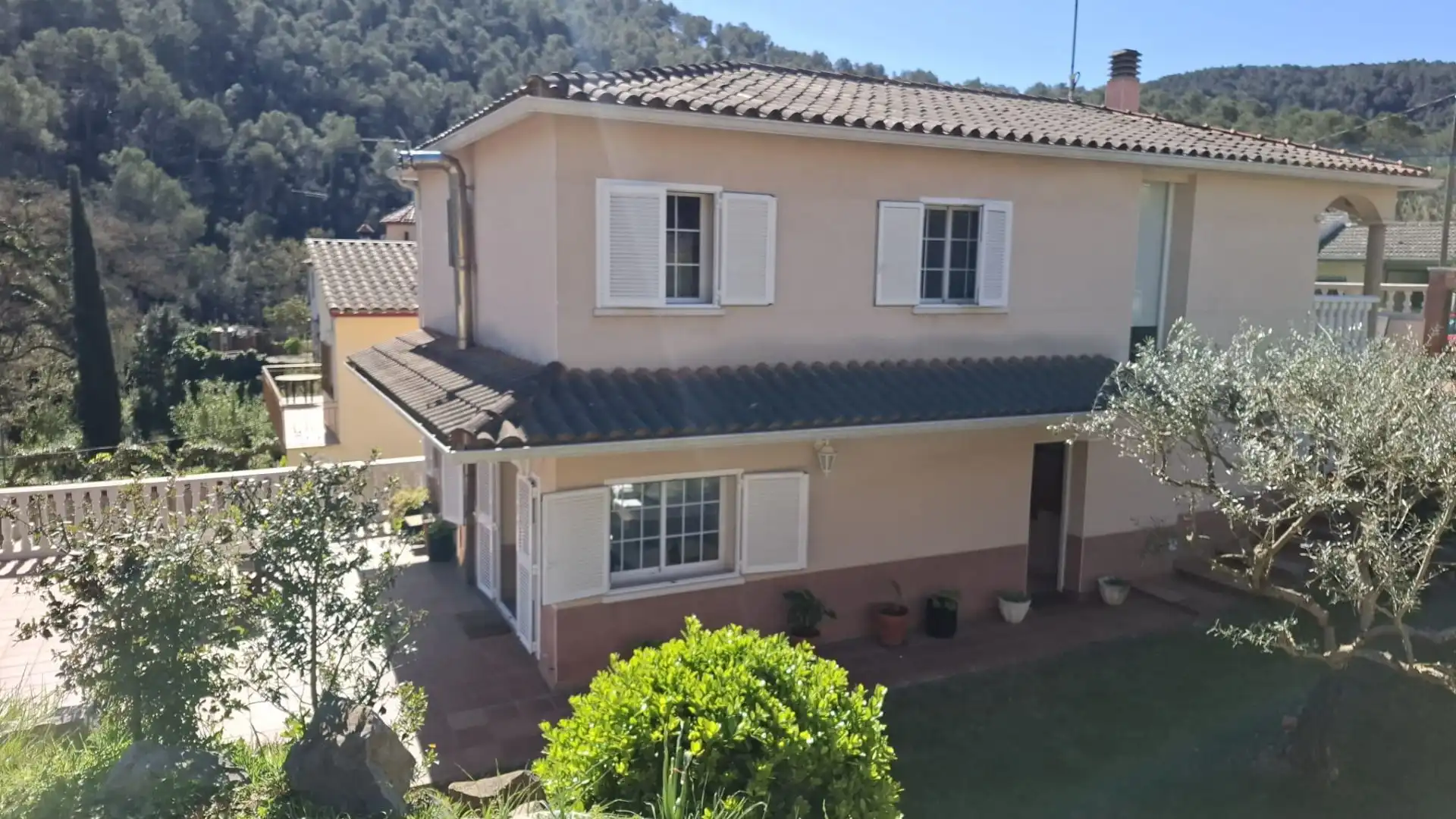 Vista exterior de Casa o chalet en venta en Cervelló con Calefacción, Terraza y Piscina