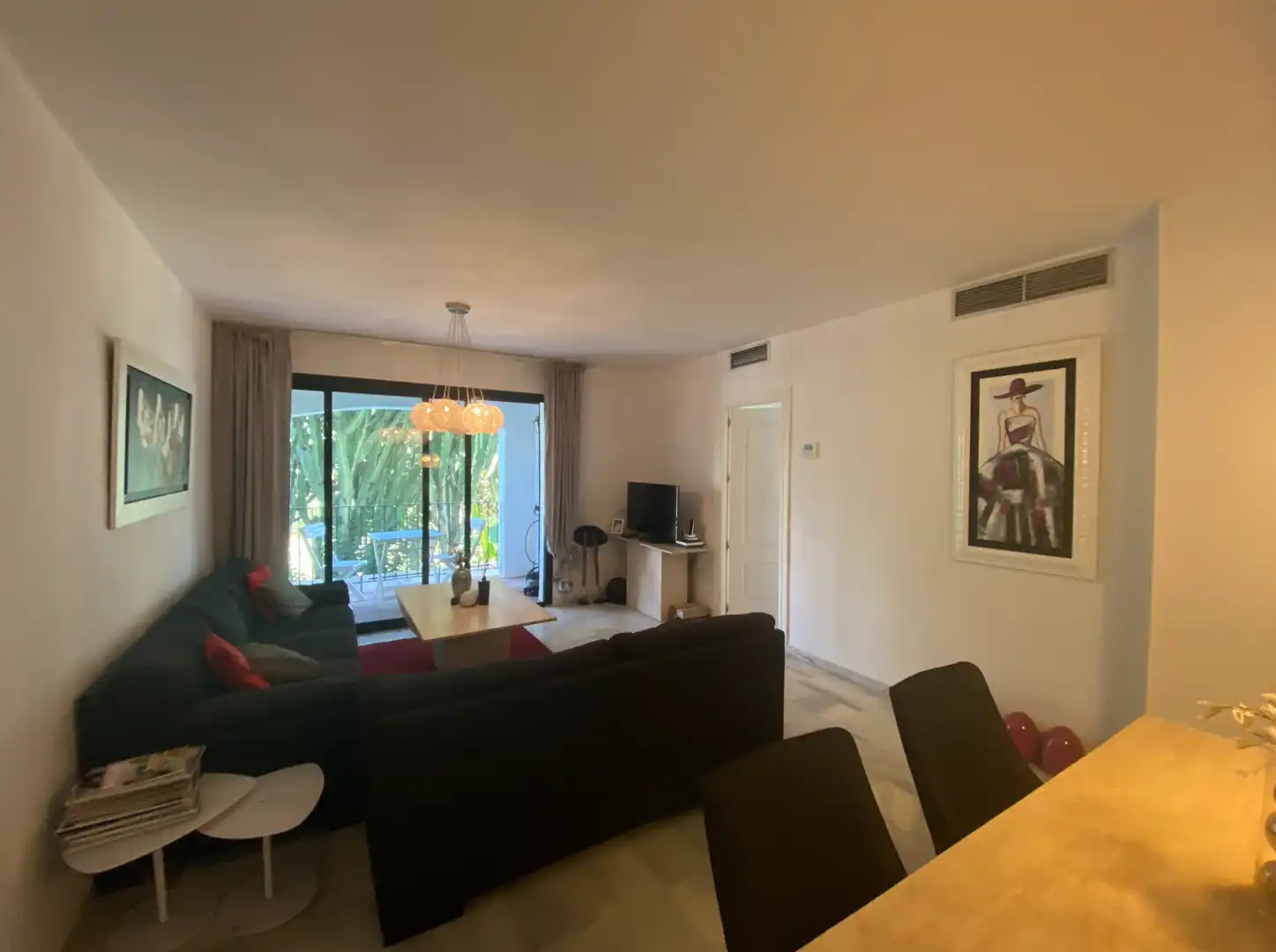 Sala d'estar de Apartament de lloguer en Marbella amb Aire condicionat, Terrassa i Piscina