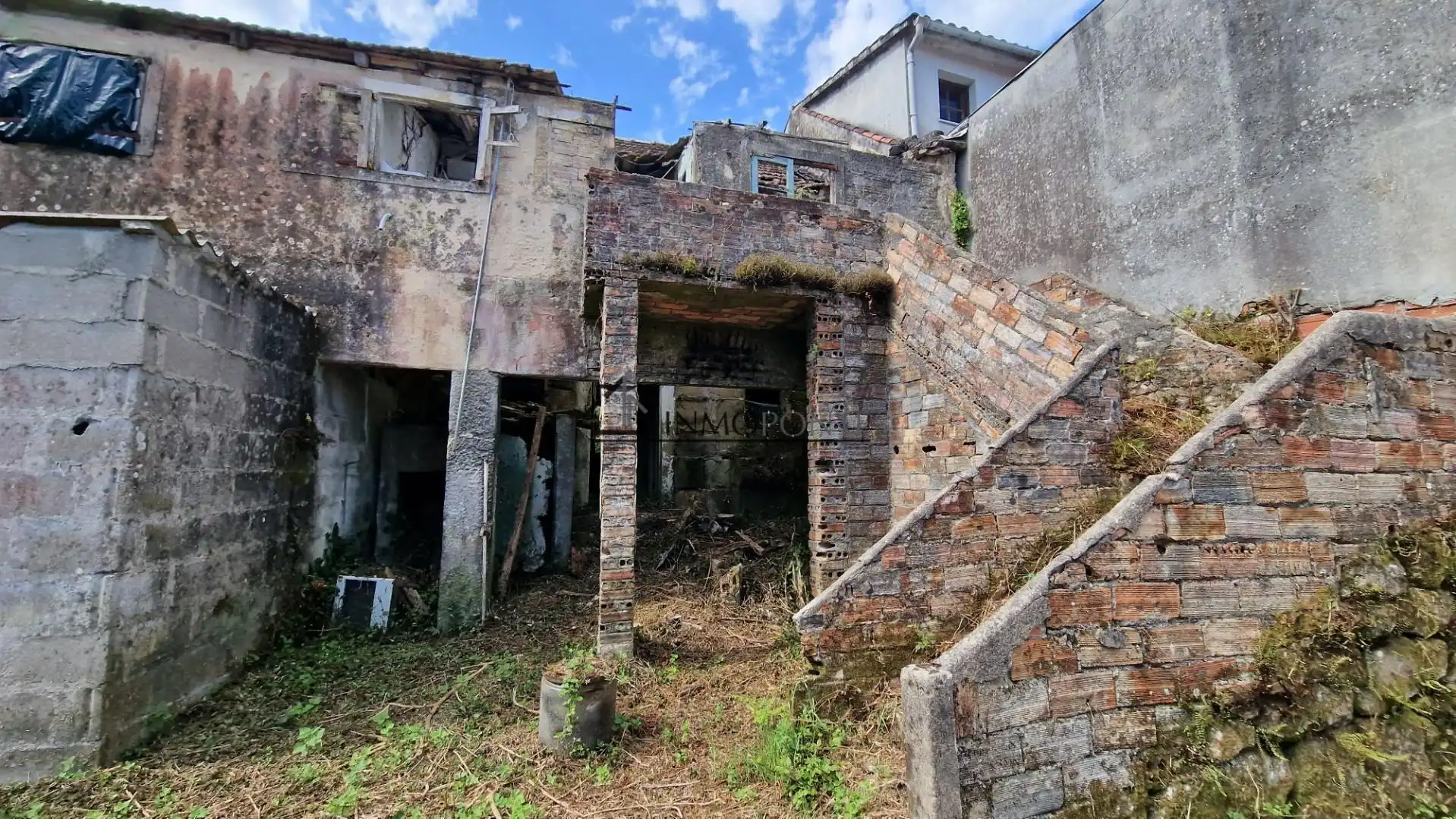 Außenansicht von Einfamilien-Reihenhaus zum Verkauf in Pontevedra Capital  mit Privatgarten