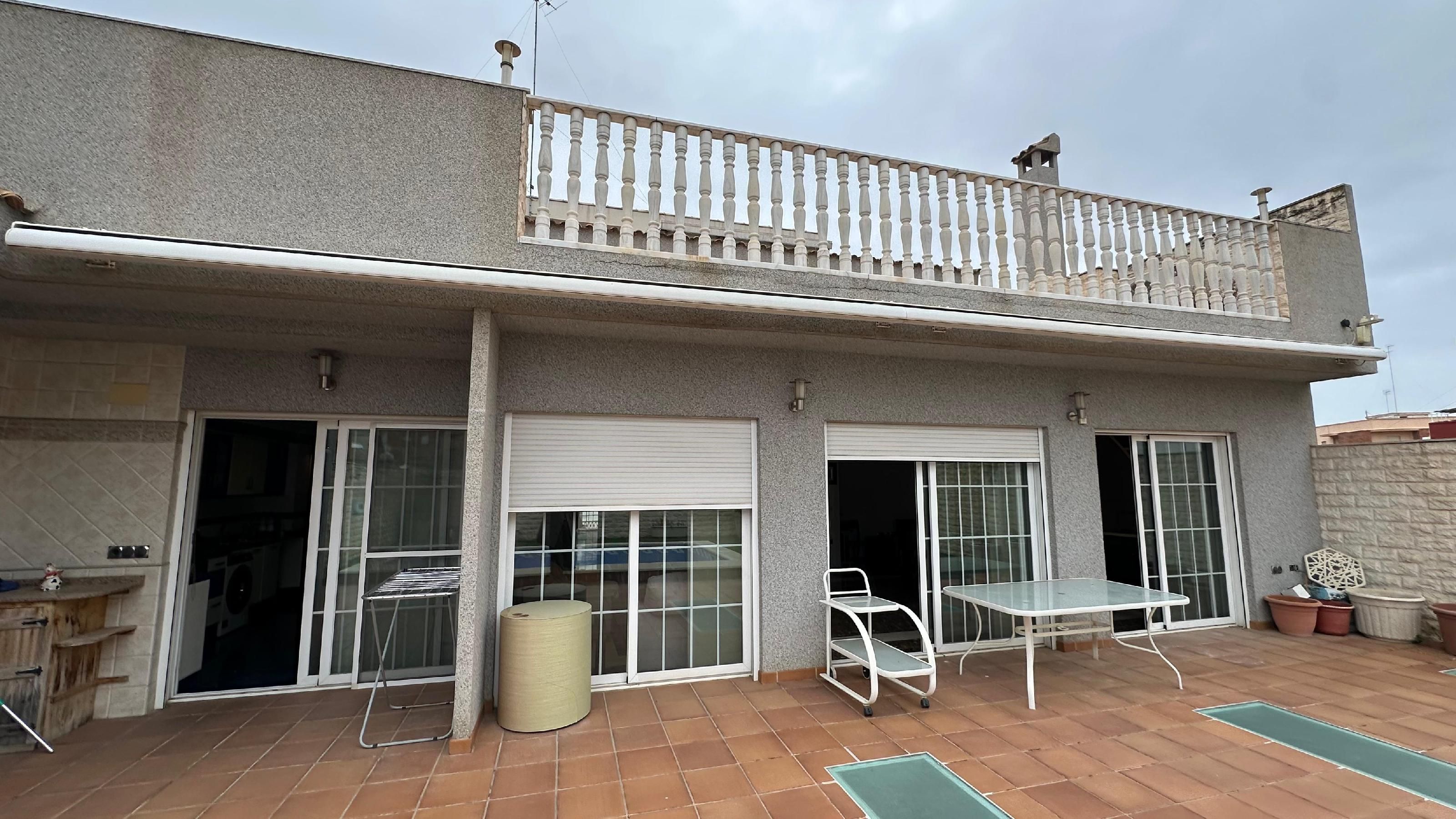 Exterior view of House or chalet for sale in  Valencia Capital  with Air Conditioner, Heating and Private garden