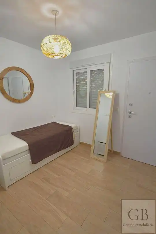 Habitación de Casa adosada de alquiler en Santa Pola con Aire acondicionado, Calefacción y Piscina