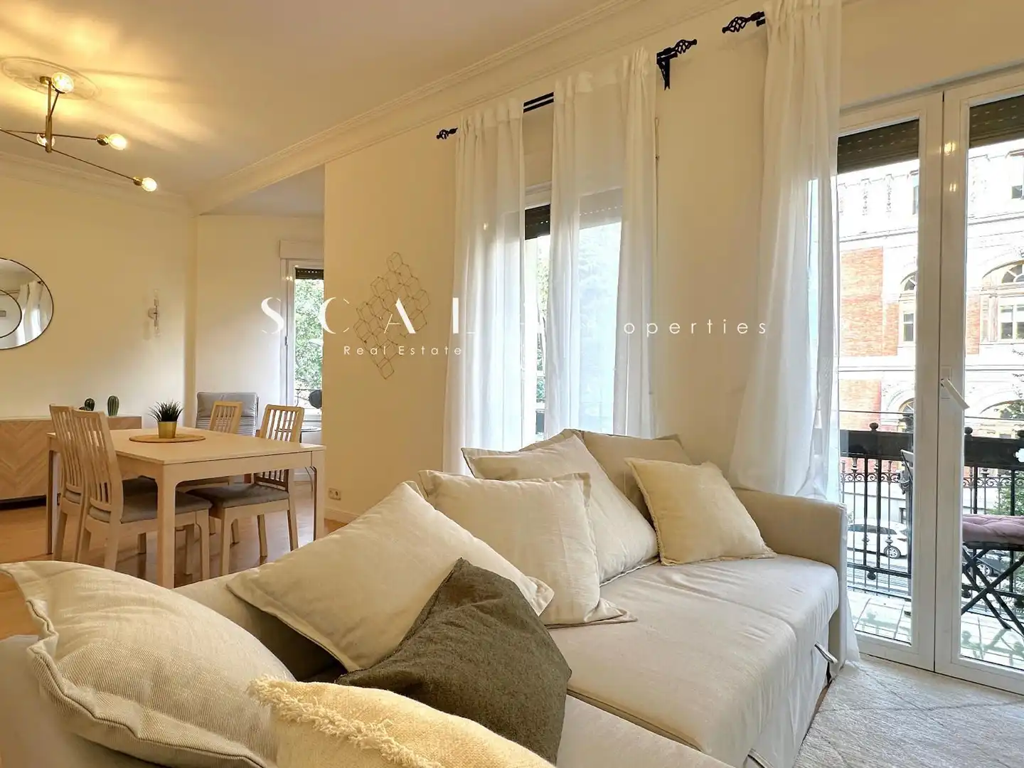 Wohnung zur Miete in Infanta Isabel, Jerónimos
