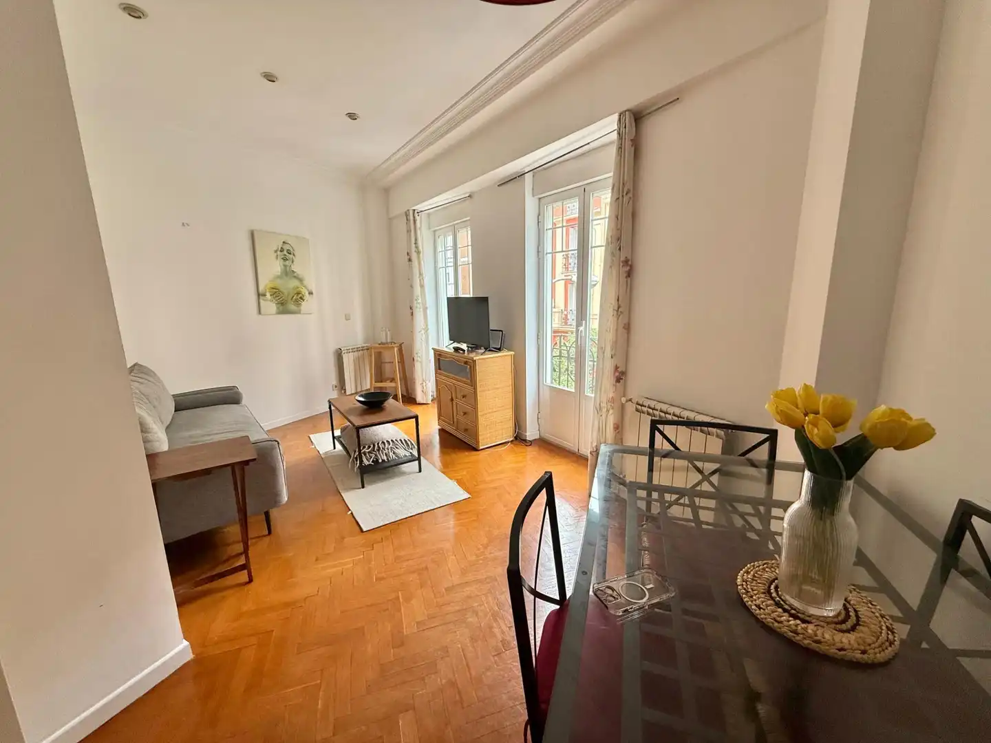 Wohnzimmer von Wohnung zur Miete in Madrid mit Heizung, Möbliert und Balkon
