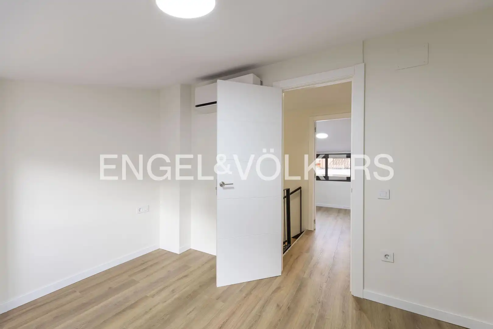 Dúplex en venta en Santa Perpètua de Mogoda con Calefacción, Parquet y Terraza