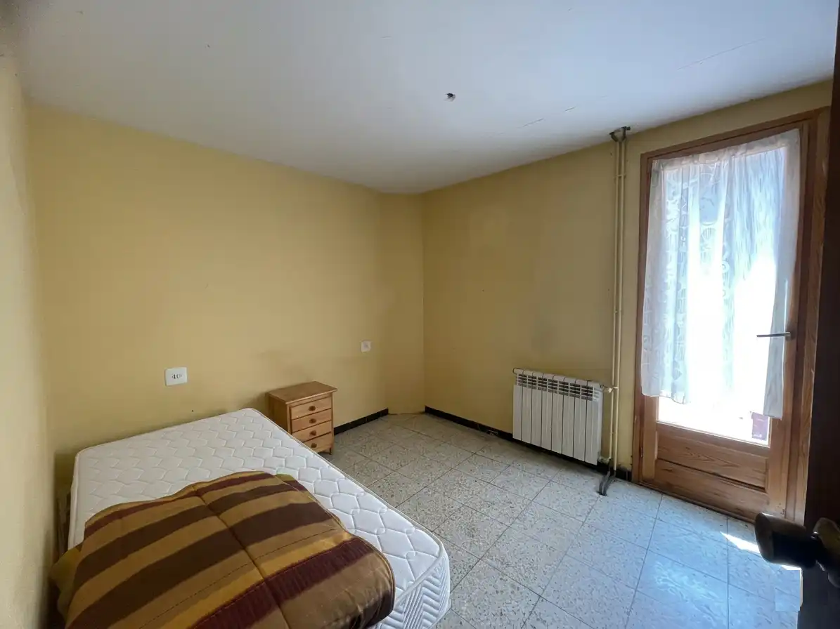 Dormitori de Casa adosada en venda en Les Avellanes i Santa Linya amb Calefacció, Terrassa i Moblat