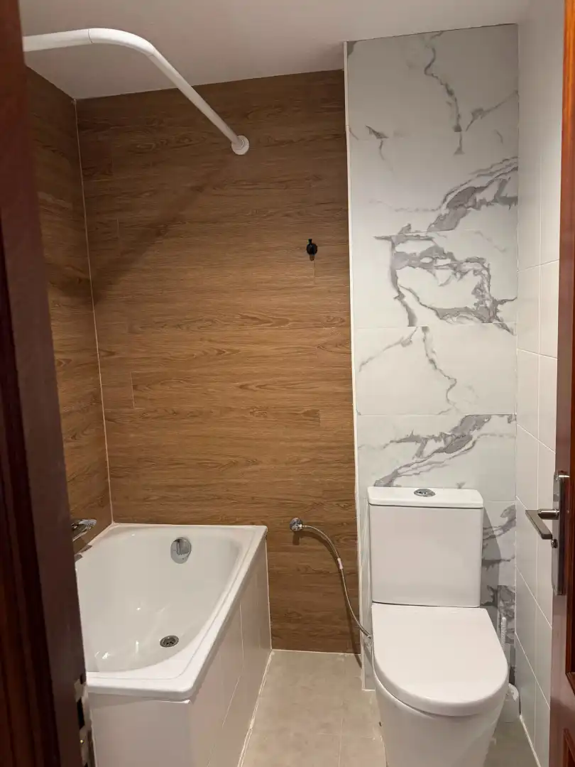 Bathroom of Flat for rent in Pinilla