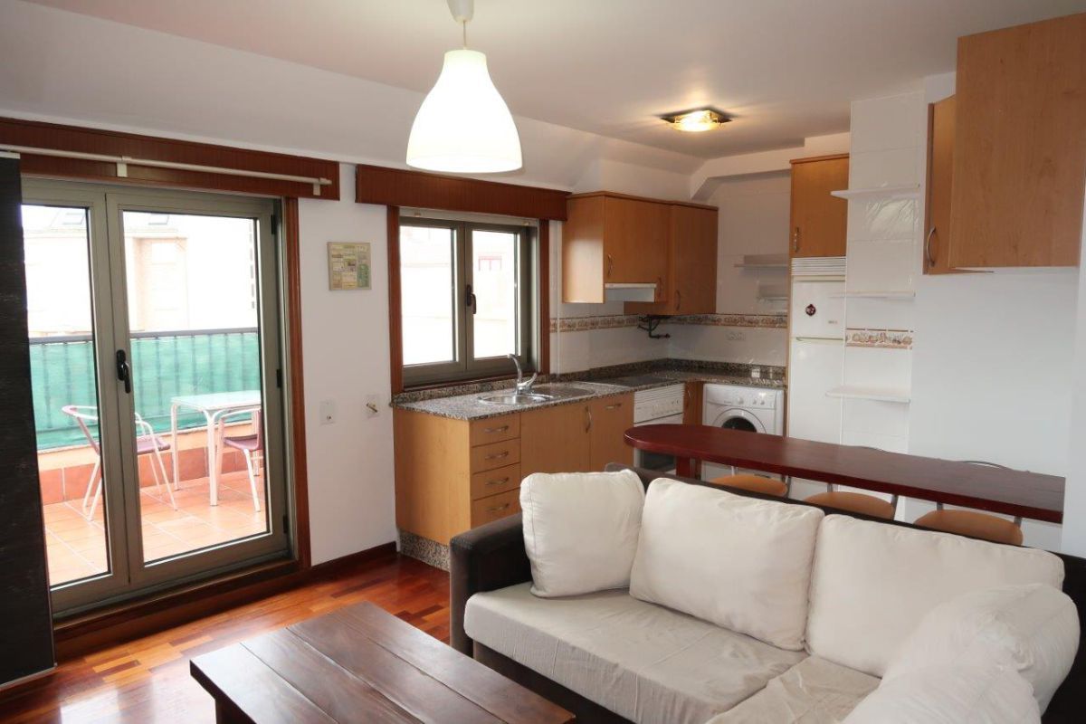 Sala d'estar de Àtic de lloguer en Arteixo amb Calefacció, Parquet i Terrassa