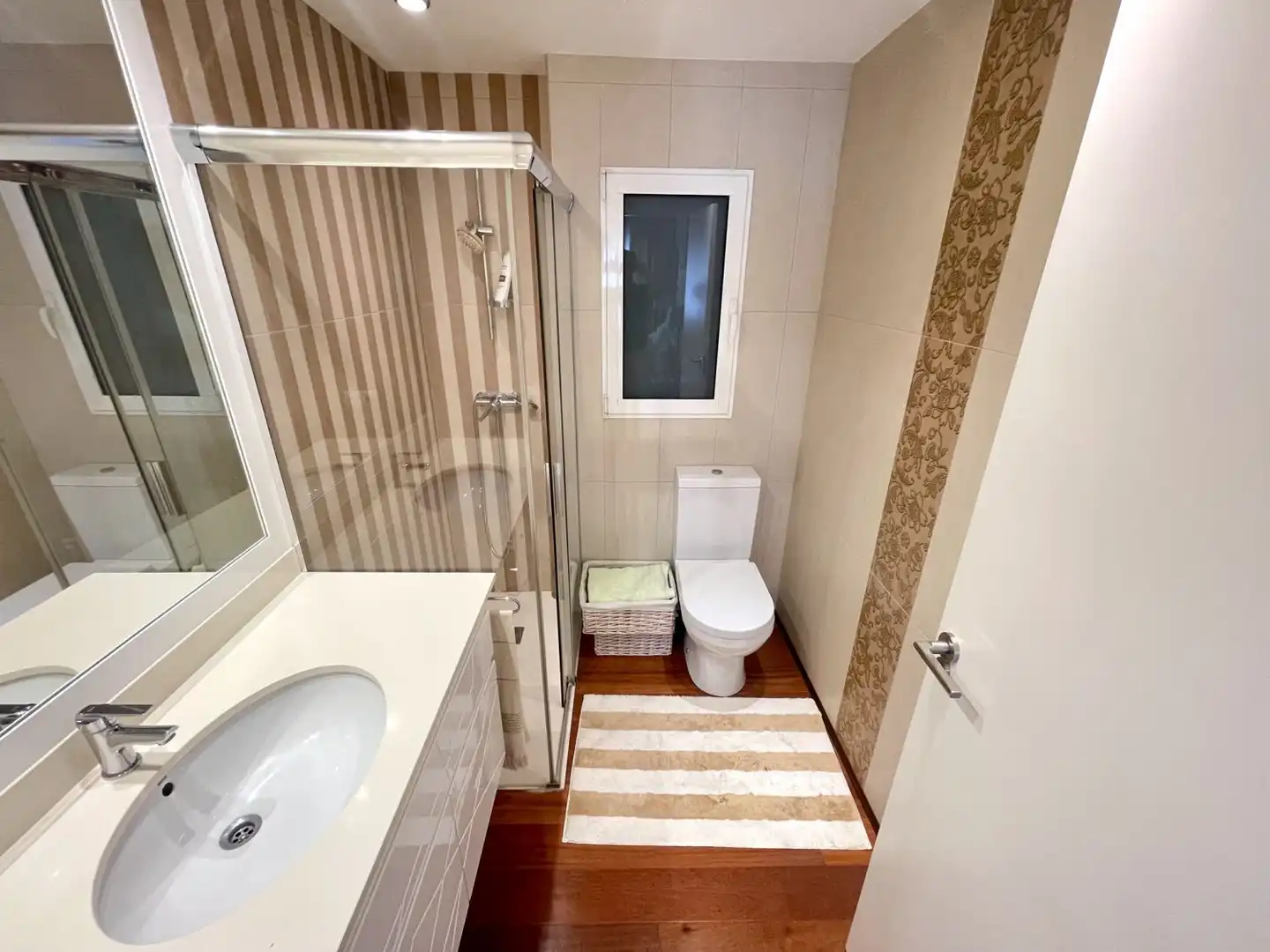Badezimmer von Wohnung zum Verkauf in Alicante / Alacant mit Klimaanlage, Heizung und Balkon
