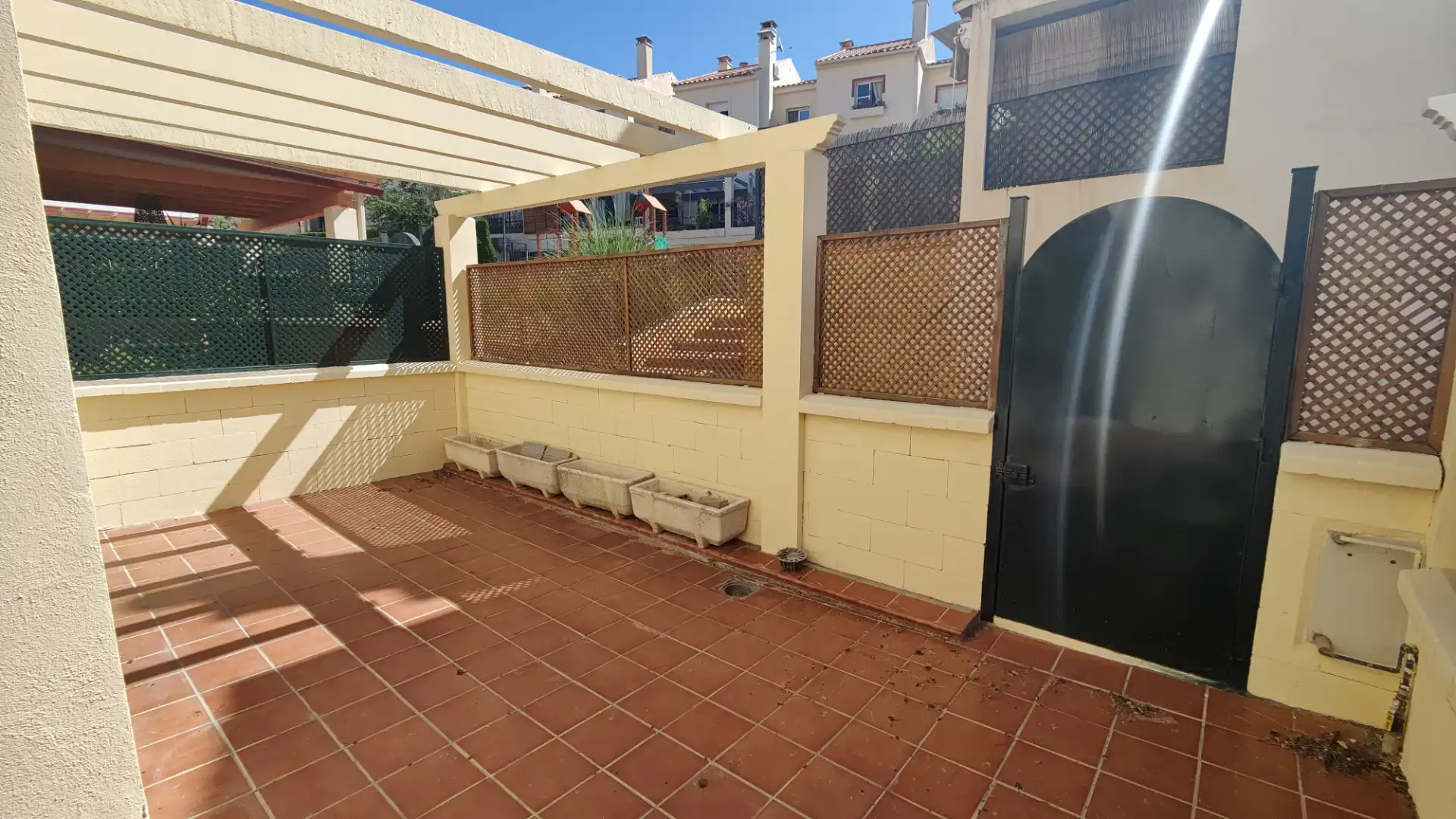 Terraza de Casa adosada en venta en Huétor Vega con Calefacción, Jardín privado y Piscina