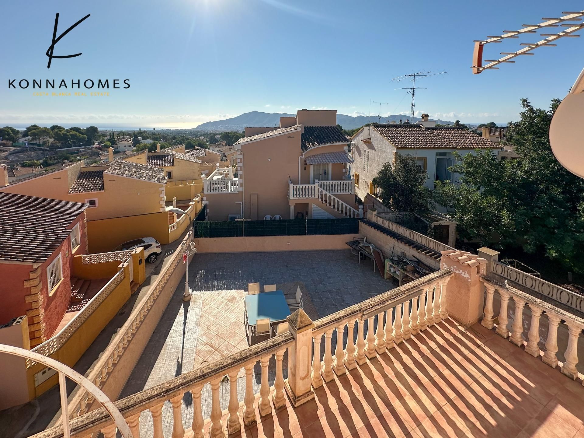 Vista exterior de Casa o xalet en venda en La Nucia amb Jardí privat, Terrassa i Traster