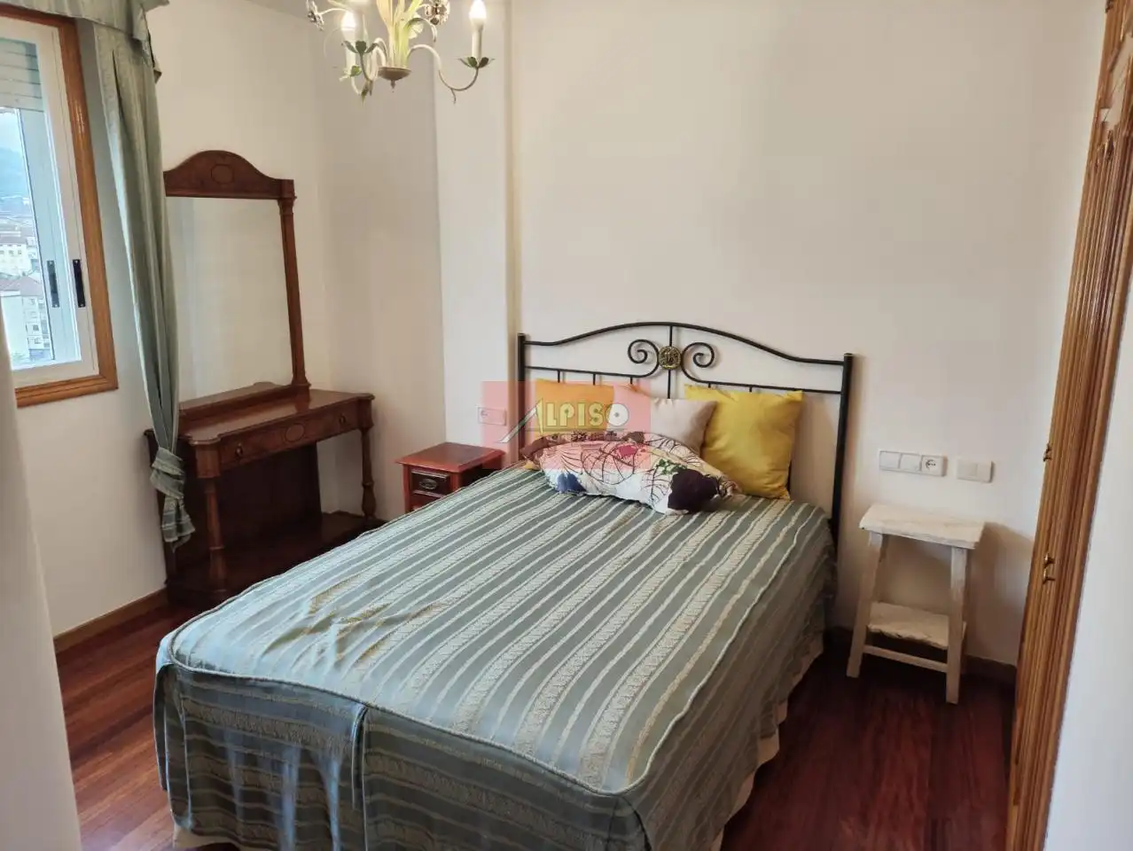 Habitación de Apartamento de alquiler en Ourense Capital  con Calefacción y Amueblado