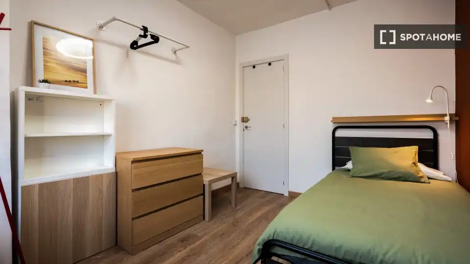 Schlafzimmer von Wohnung zur untervermieten in Sabadell mit Klimaanlage, Heizung und Möbliert