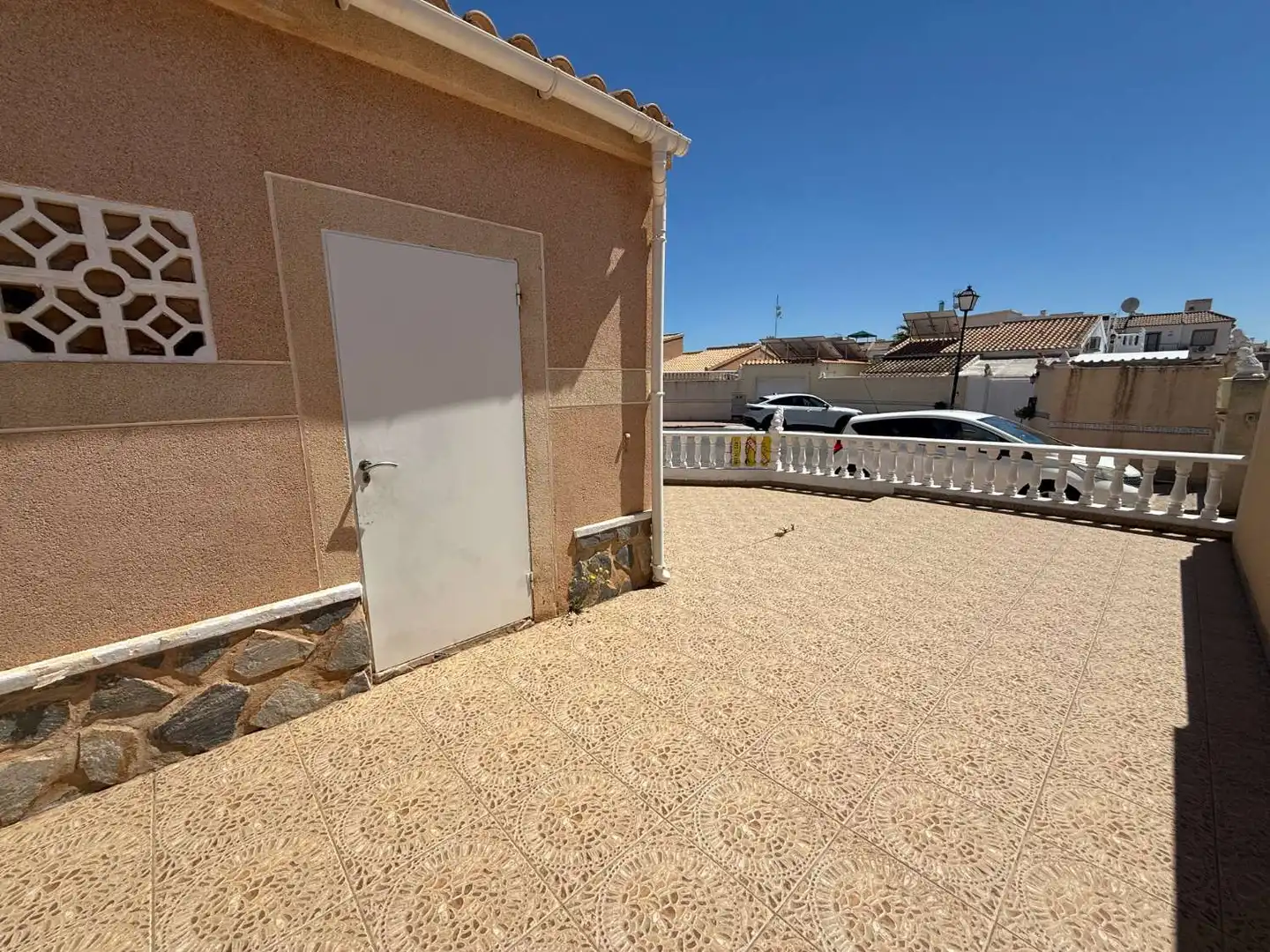 Vista exterior de Casa o xalet en venda en Orihuela amb Aire condicionat, Calefacció i Moblat