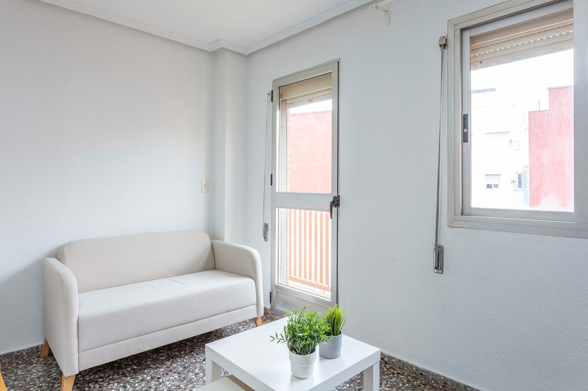 Sala d'estar de Pis per a compartir en  Valencia Capital amb Rentadora, TV i Balcó