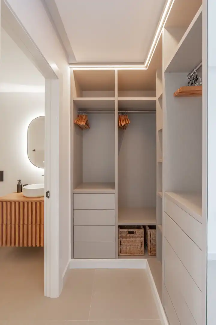 Schlafzimmer von Einfamilien-Reihenhaus zum Verkauf in Marbella mit Klimaanlage, Heizung und Privatgarten