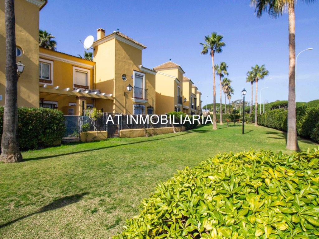 Vista exterior de Casa o chalet en venta en El Puerto de Santa María con Terraza, Piscina y Piscina comunitaria