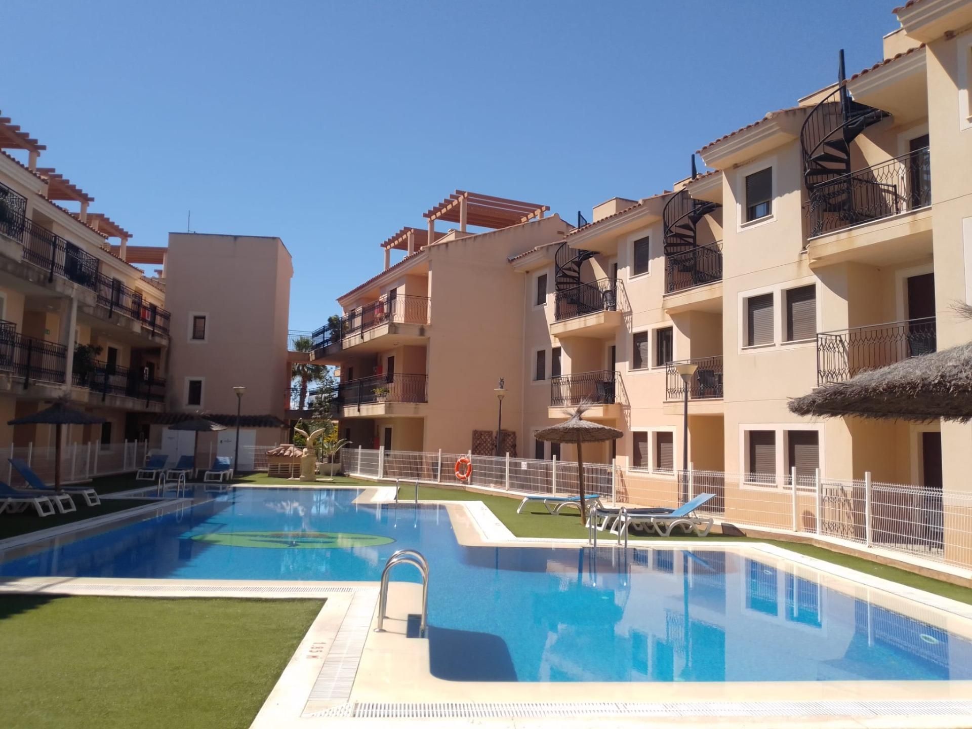 Piscina de Apartament en venda en Águilas amb Aire condicionat, Terrassa i Piscina comunitària