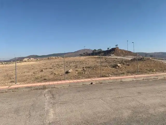 Residential zum Verkauf in PUENTE PASIL, El Tiemblo