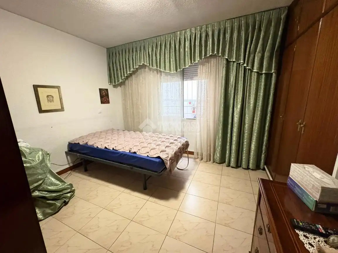 Bedroom of Flat for sale in Madrid  with Air Conditioner and Heating