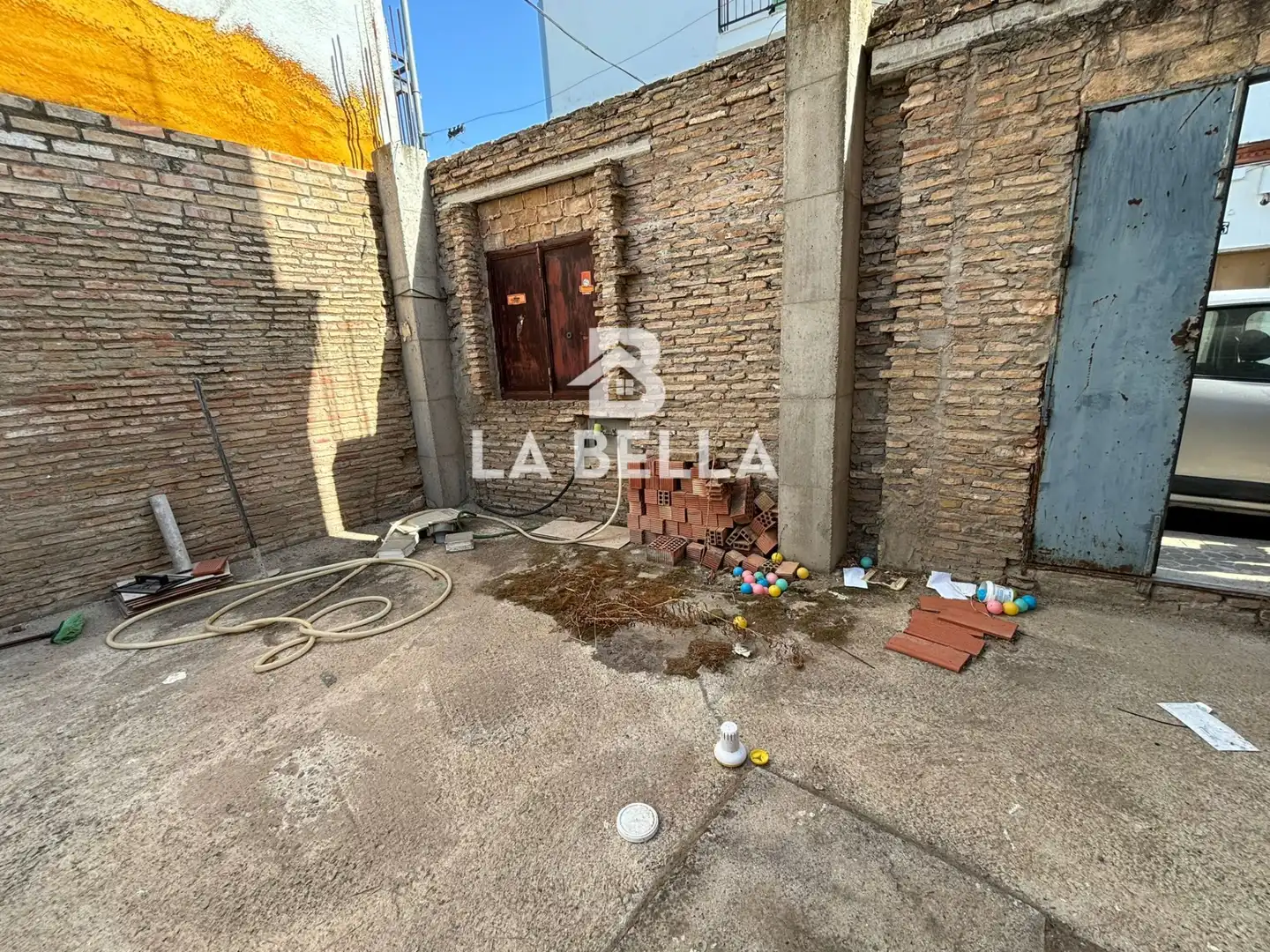 Vista exterior de Residencial en venda en Sevilla