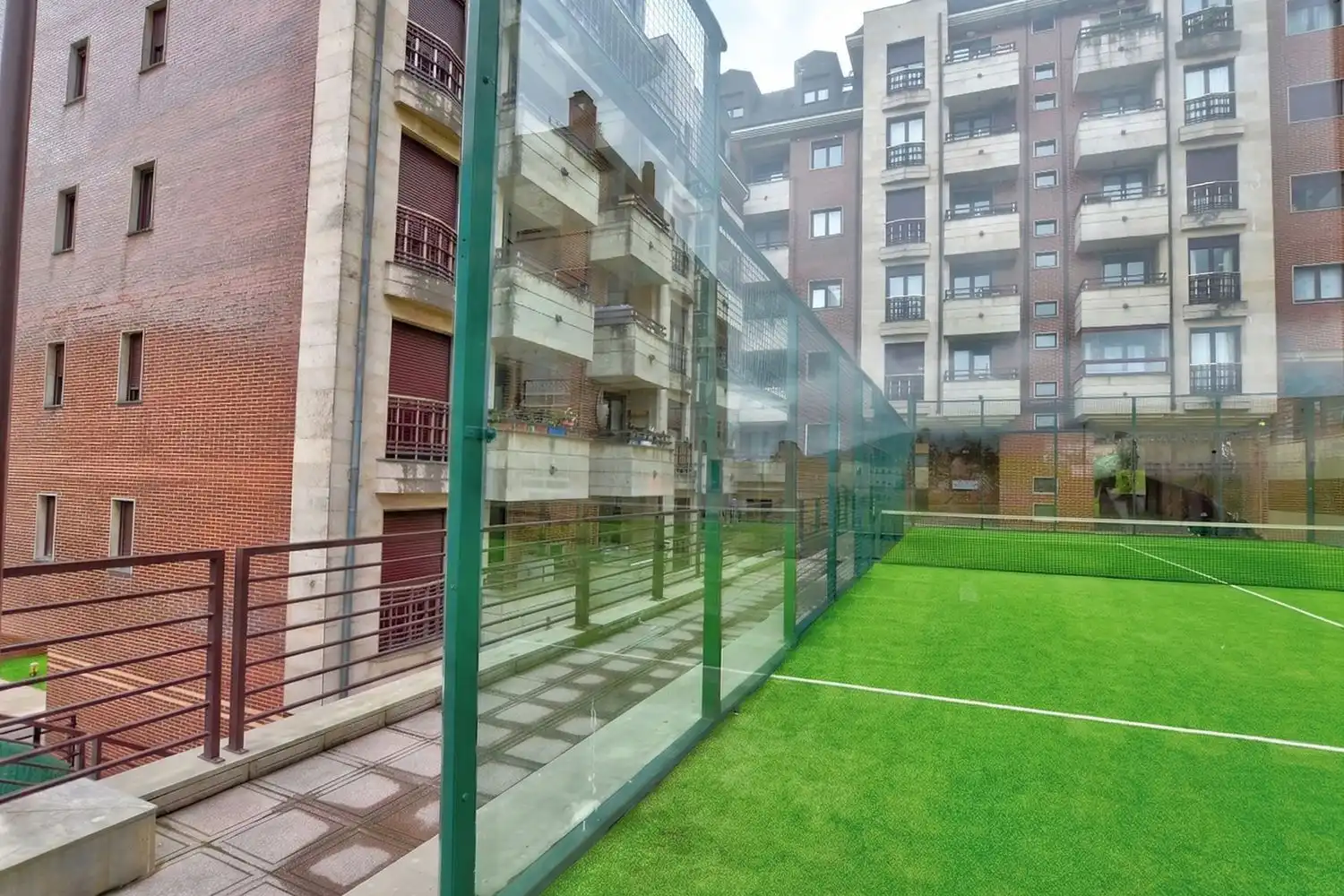 Vista exterior de Piso en venta en Oviedo  con Aire acondicionado, Calefacción y Jardín privado
