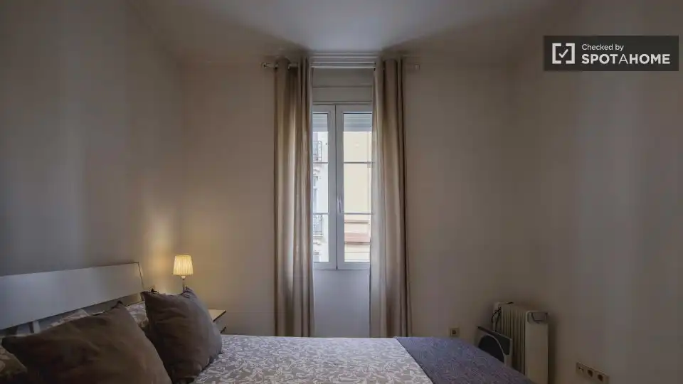 Habitación de Apartamento para compartir en Valencia con Aire acondicionado, Calefacción y Terraza