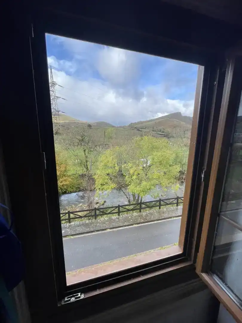 Vista exterior de Piso en venta en Pesquera