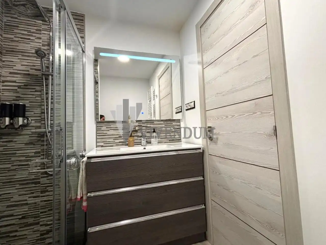 Baño de Piso en venta en Vigo  con Calefacción y Balcón