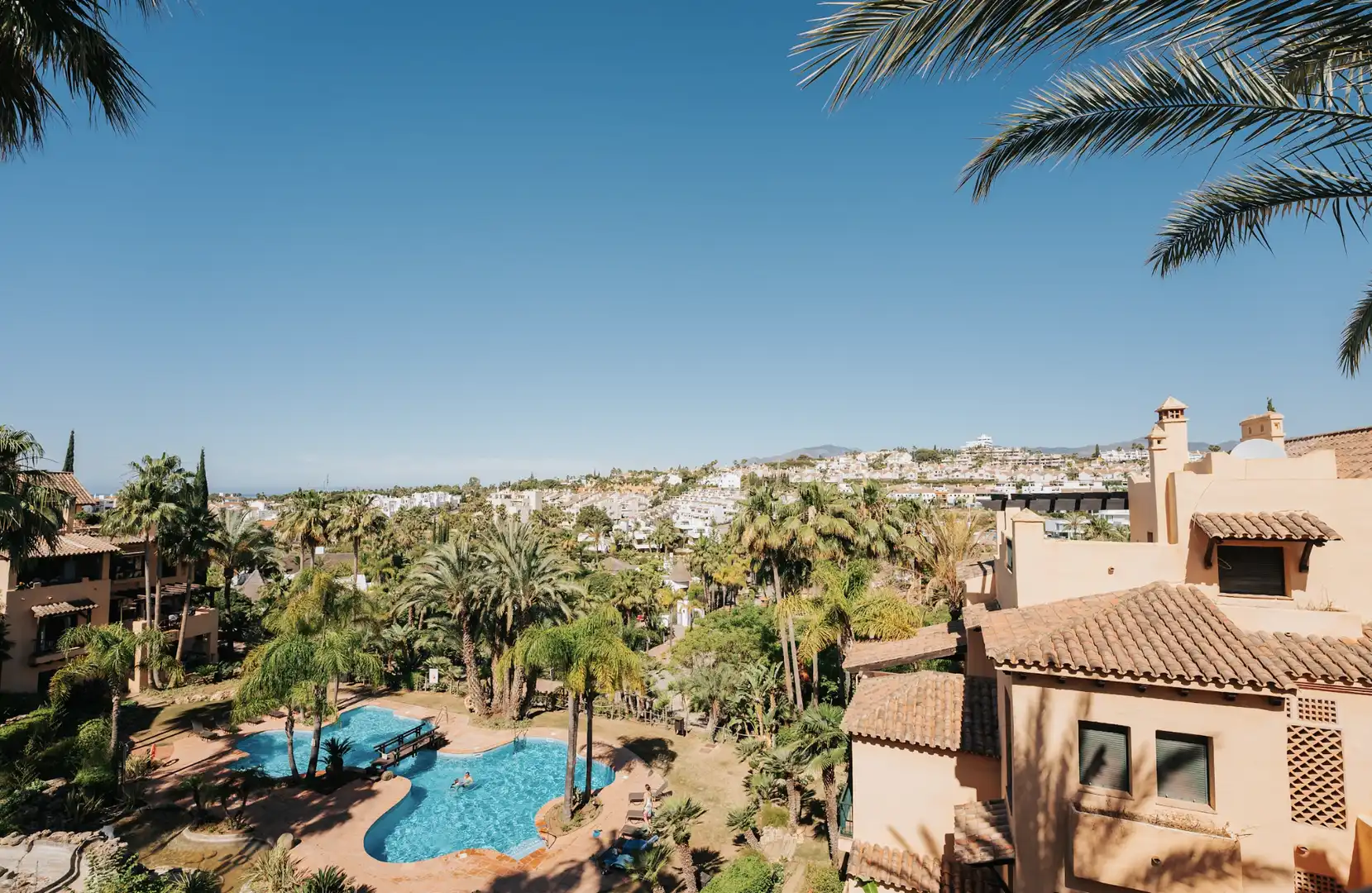 Vista exterior de Apartamento de alquiler en Estepona con Aire acondicionado, Calefacción y Terraza