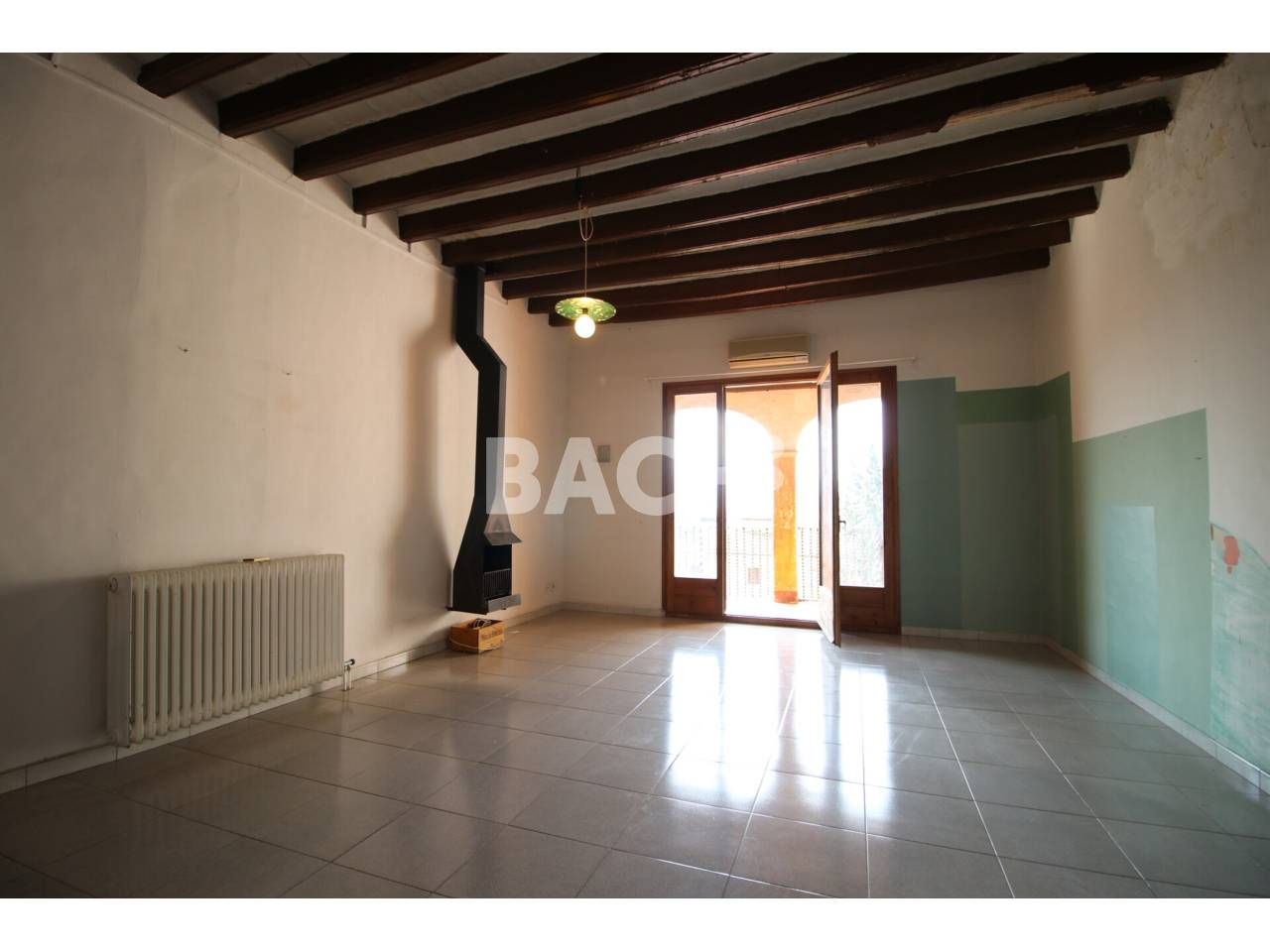 Living room of Flat to rent in Vic  with Heating and Balcony