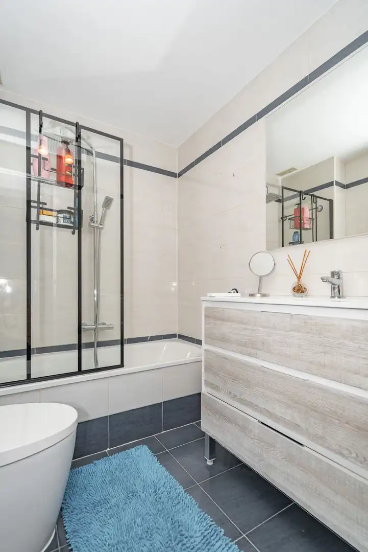 Bathroom of Detached homes for sale in Laguna Park