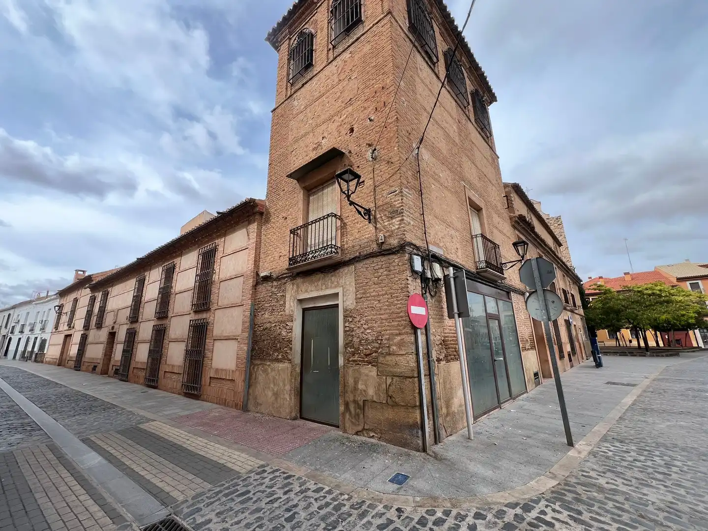 Vista exterior de Edifici en venda en Manzanares