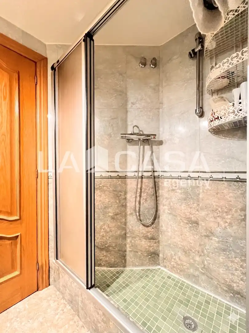 Baño de Piso en venta en Badalona con Calefacción, Terraza y Trastero