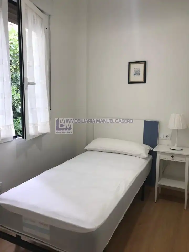 Habitación de Apartamento de alquiler en Cáceres con Aire acondicionado, Calefacción y Amueblado