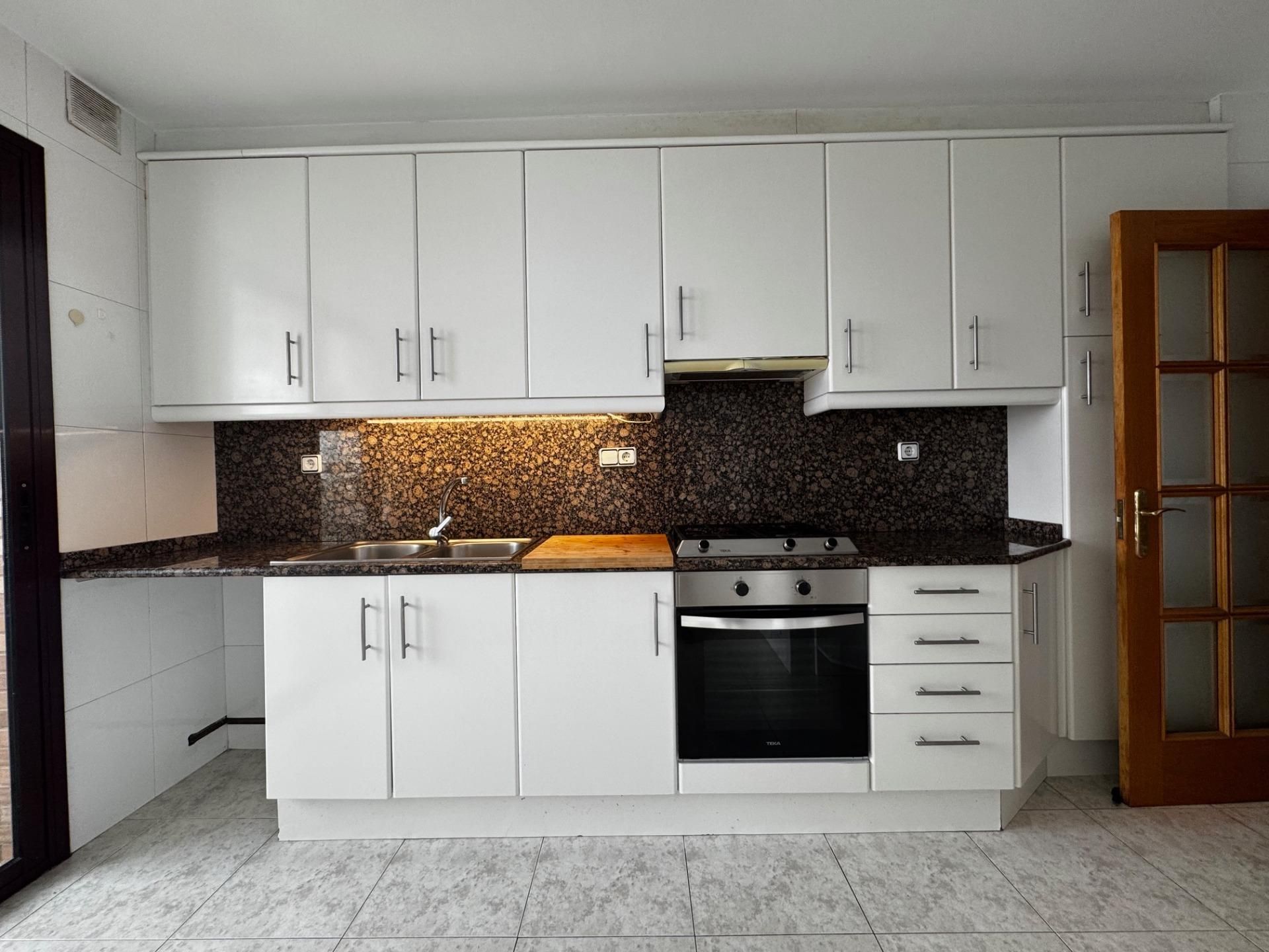 Cuina de Pis en venda en Igualada amb Calefacció i Balcó