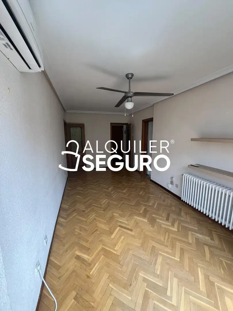 Bedroom of Flat for rent in Madrid  with Air Conditioner and Heating