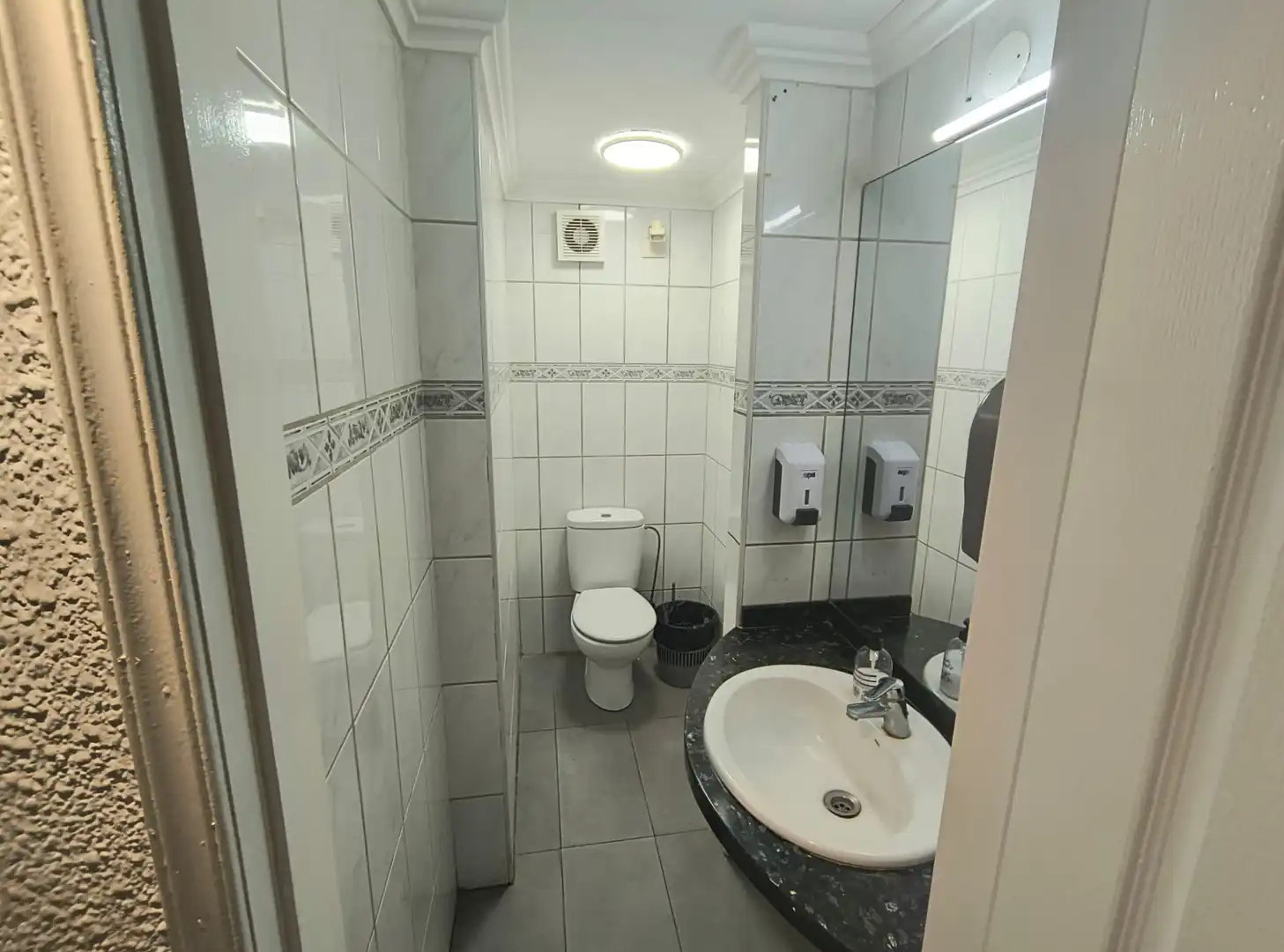 Baño de Local en traspaso en Puerto de la Cruz con Terraza, Amueblado y Internet