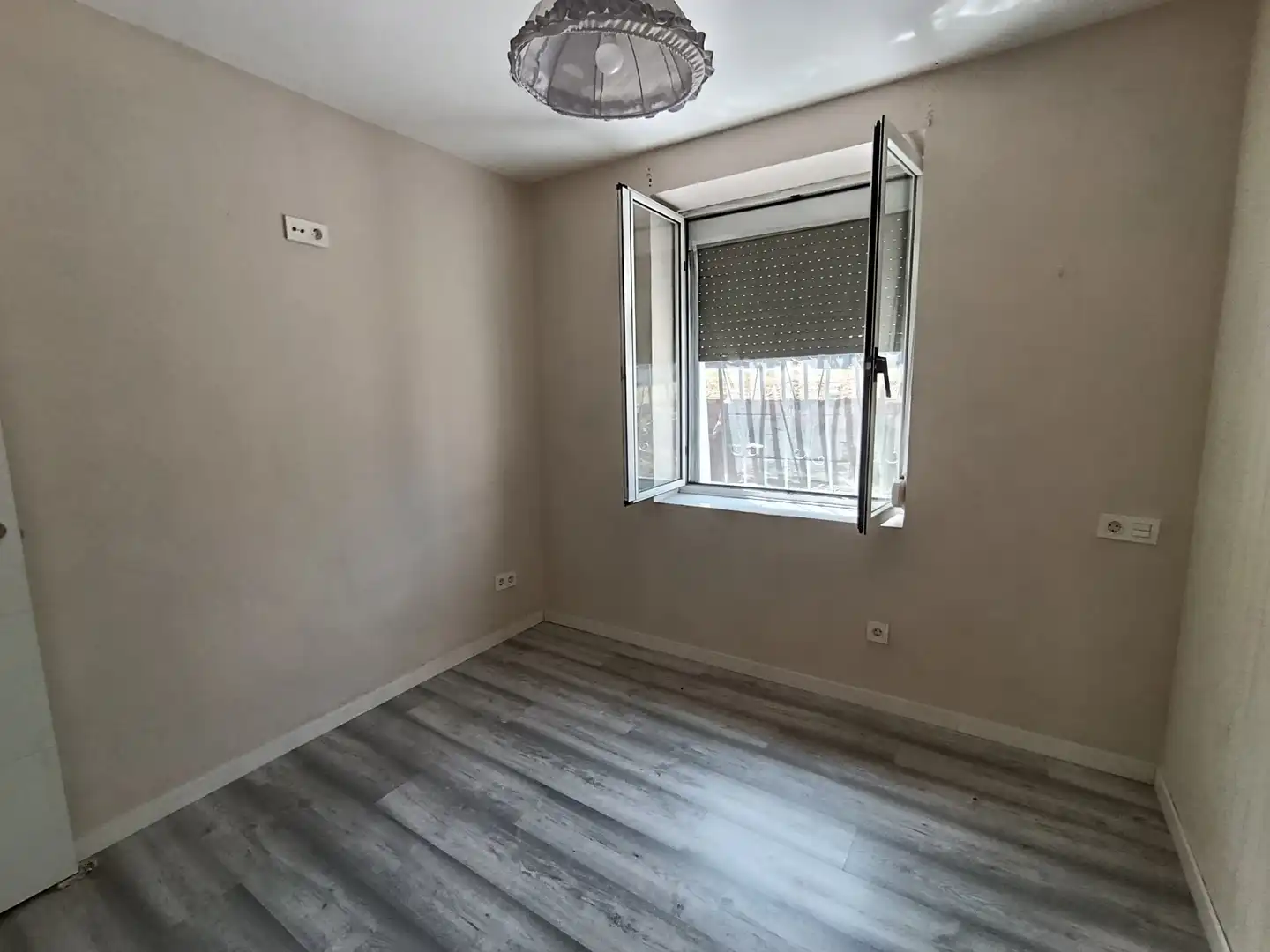 Habitación de Piso en venta en Avilés con Parquet, Horno y Microondas