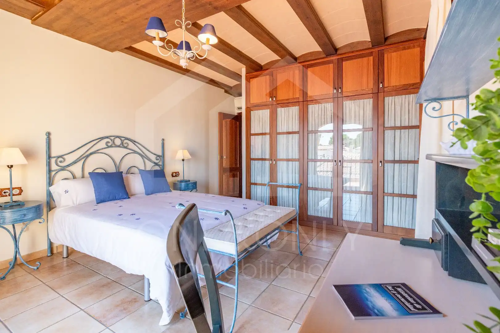 Dormitori de Casa o xalet en venda en Mont-roig del Camp amb Aire condicionat, Calefacció i Jardí privat